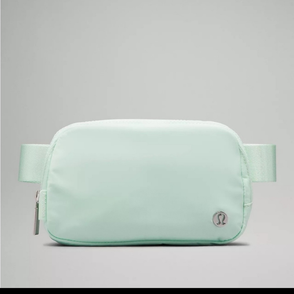 Lululemon mint moment belt bag